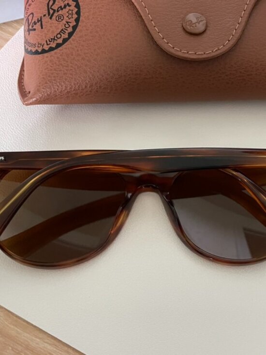 New with box - Ray Ban
